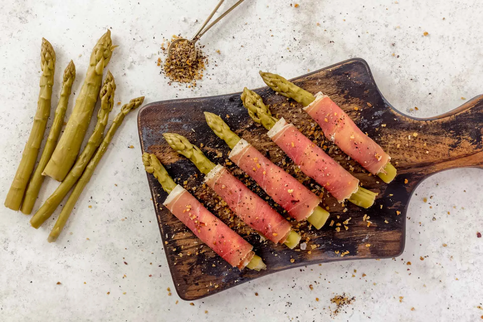 asparagus in proscuitto